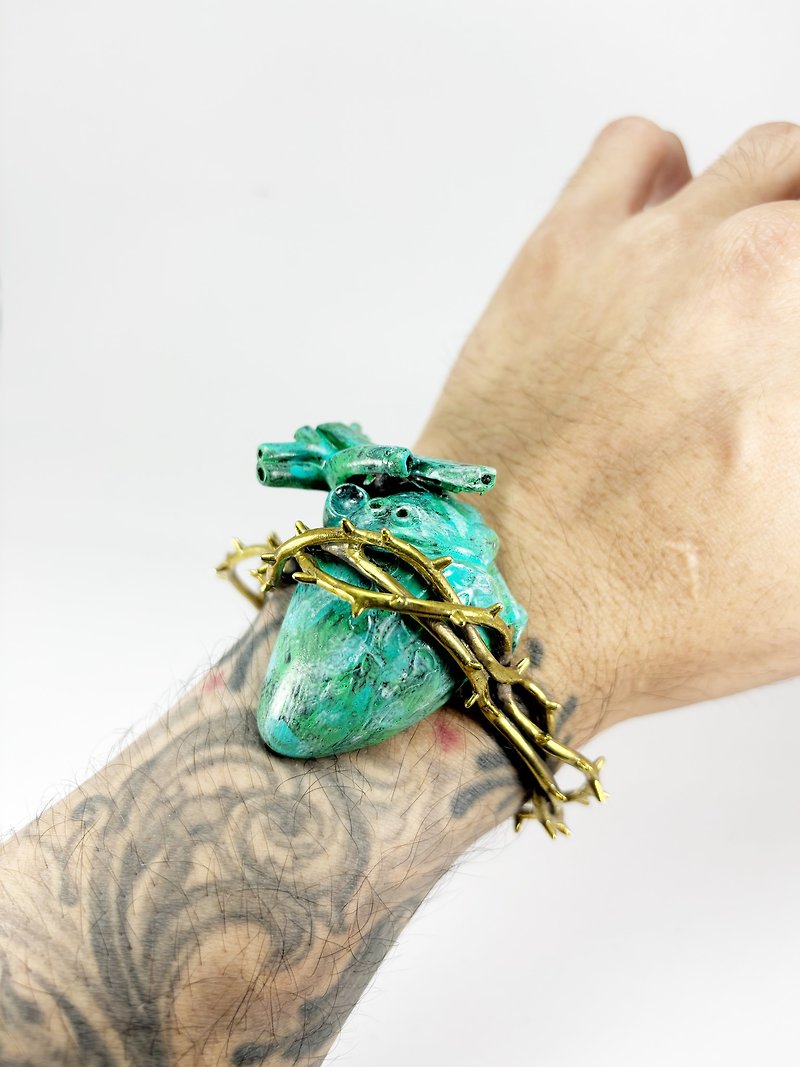 Green Patina Heart of Thorns Bracelet Bangle. Available in 4 Colourways. - สร้อยข้อมือ - โลหะ 