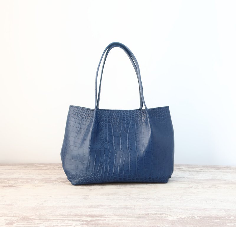 Fluffy tuck tote bag, S size, navy, made-to-order - กระเป๋าถือ - หนังแท้ สีน้ำเงิน