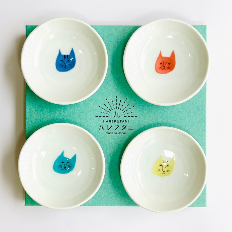 [Christmas gift] Kutani yaki - Haru Kutani four-color kitten small dish gift box - Plates & Trays - Porcelain White