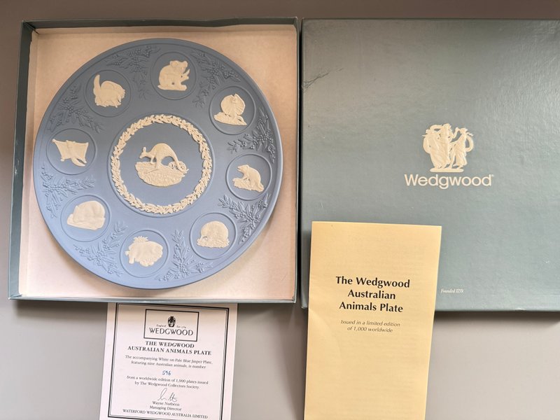 金銀寶貝  英國製經典瓷器 WEDGWOOD 藍白經典澳洲動物陶瓷盤子 - 擺飾/家飾品 - 其他金屬 金色