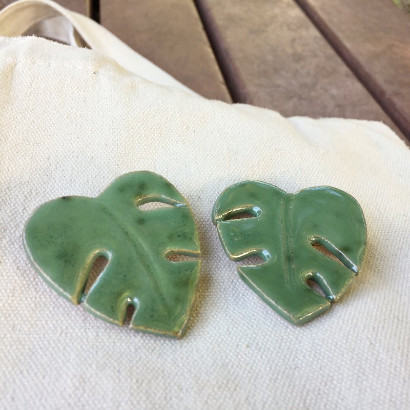 A safety pin of Monstera pottery - Badges & Pins - Pottery Green