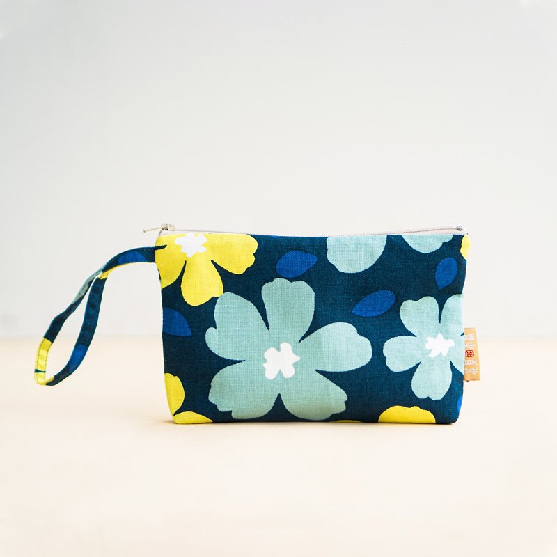 coming soon new open hand bag flat - Toiletry Bags & Pouches - Cotton & Hemp Multicolor