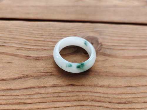 螺絲帽帽工作室 【親翠】天然翡翠 冰牛奶底飄綠花手指鐲12號戒圈