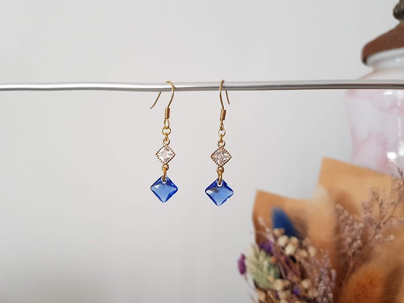 [Lingfang] Blue ~ Painless Clip-On, Clip Earrings, Ear Hooks ~ Swarovski Elements - Earrings & Clip-ons - Glass Blue