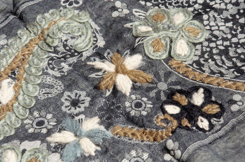 カシミール/煮込みウールショール/ニットマフラー/刺繍スカーフ/カシミヤショール-花 - マフラー・ストール - ウール ブラック