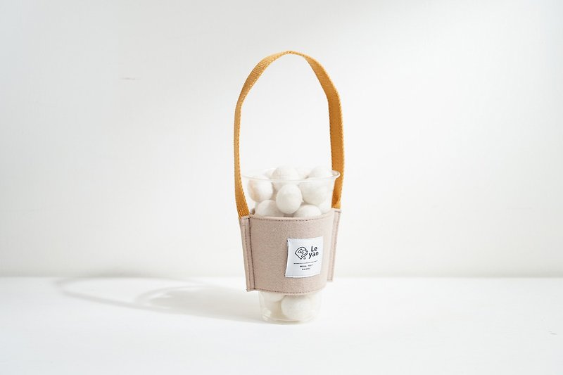 Leyang Wool Felt・Leyan / Pick it up and leave the beverage bag-milk tea and apricot - Other - Other Materials White