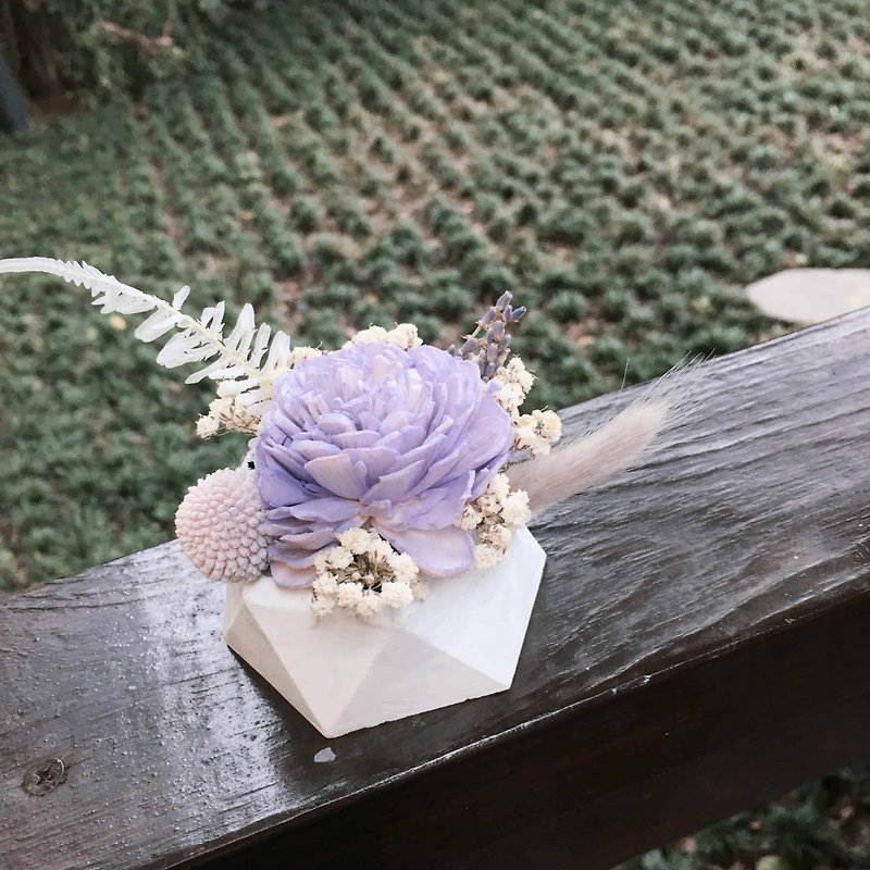 Korean Fragrance Dry Table Flower [Zi Xin Lou] - Birthday Ceremony / Valentine Flower Ceremony - ช่อดอกไม้แห้ง - พืช/ดอกไม้ สีม่วง