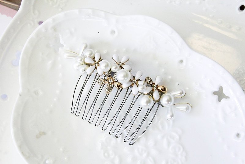 Bridal headdress imitation pearl hairbrush - เครื่องประดับผม - ผ้าฝ้าย/ผ้าลินิน ขาว