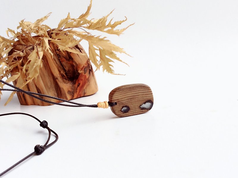 早春 - 赤檜の木の手作りのネックレス - ネックレス - 木製 多色
