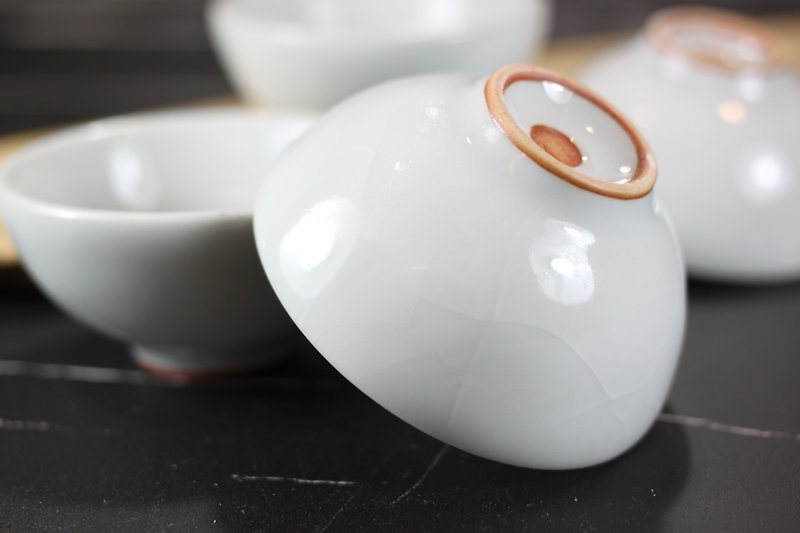 [I Love Mom] Xiangyi Kiln Guan Kiln Moon White Perfect Tea Cup Yingge Ceramics Master Ye Minxiang - ถ้วย - เครื่องลายคราม 