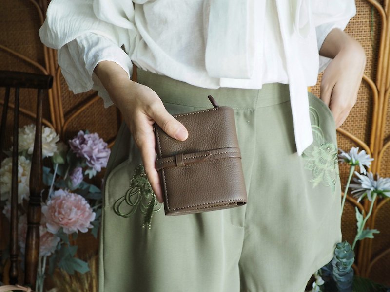 Charlotte (Warmtaupe) : Mini wallet, Leather wallet, folded wallet, Brown-grey - กระเป๋าสตางค์ - หนังแท้ สีนำ้ตาล