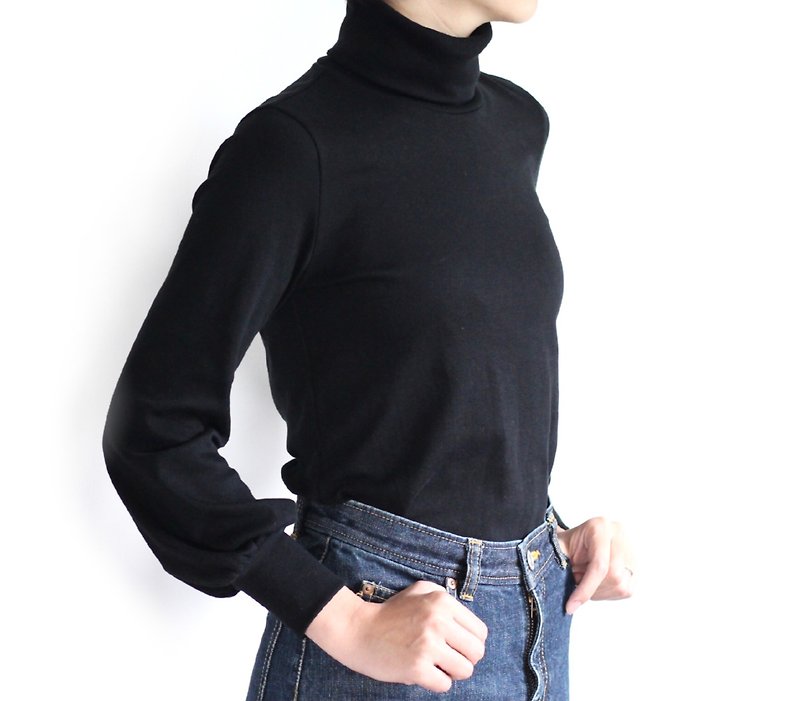Sticking to the shape Adult turtleneck gather long sleeve T-shirt - เสื้อผู้หญิง - ผ้าฝ้าย/ผ้าลินิน สีดำ