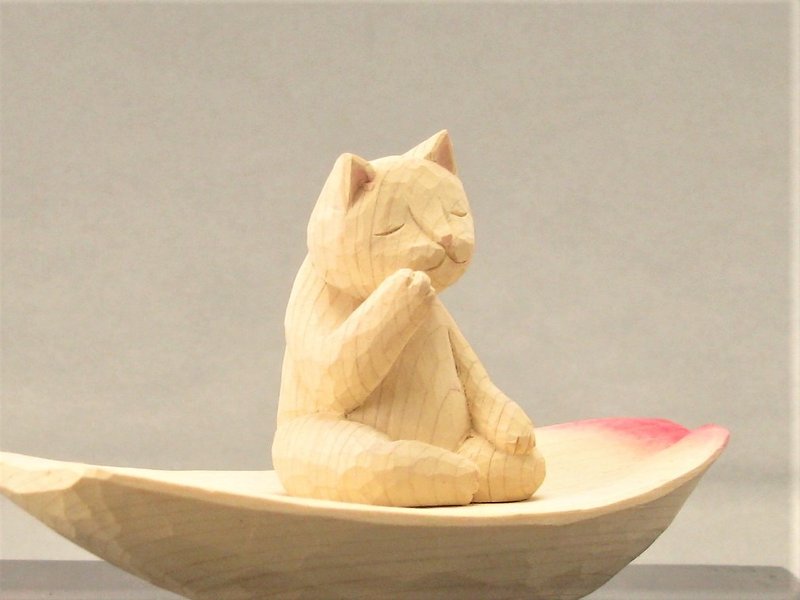 木彫り 蓮弁にのった弥勒猫　淡彩色　猫仏さま　仏像ねこ001622 - 裝飾/擺設  - 木頭 白色