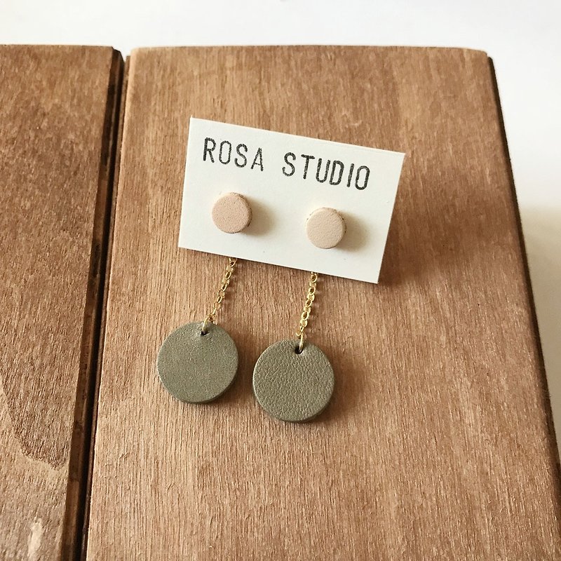 Leather earrings _ ear pin _ small round 4 works _ solid circle _ original leather with gray - ต่างหู - หนังแท้ สีเทา