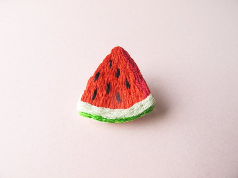 手工刺繡 紅西瓜胸針/別針 - 胸針 - 繡線 紅色