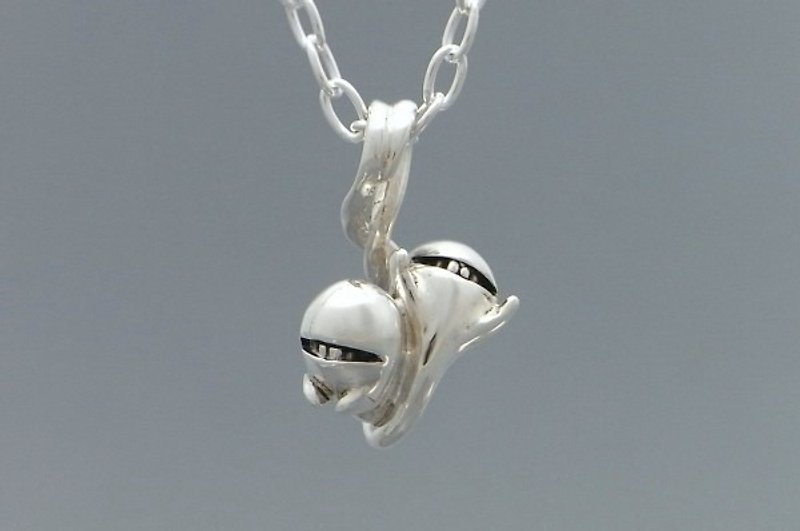 smile ghost twins pendant (s_m-P.53) ( 微笑 幽灵 鬼 鬼魂 亡魂 灵魂 双胞胎 双生子 銀 垂饰 颈链 项链 ) - สร้อยคอ - เงินแท้ สีเงิน