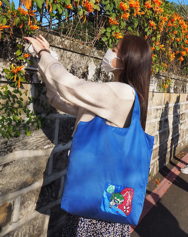 Eco-friendly rPET water-resistant Dual-Color Reversible tote bag(Indigo) - กระเป๋าแมสเซนเจอร์ - เส้นใยสังเคราะห์ สีน้ำเงิน