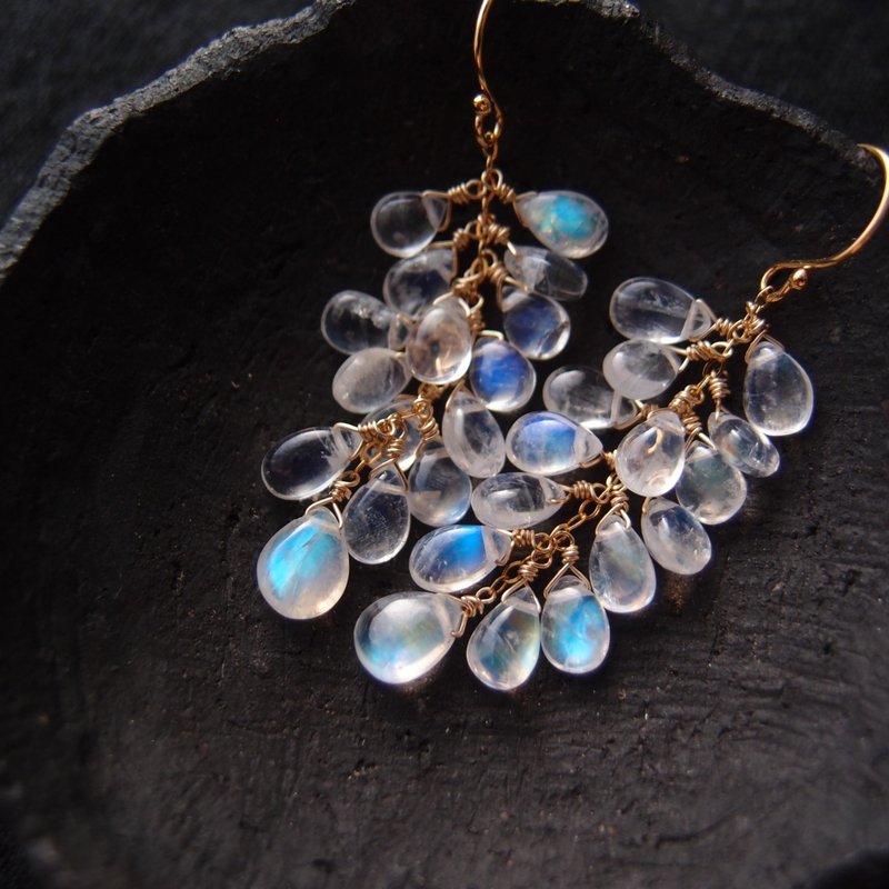【K14gf】Drop Long earrings・ブルームーンストーンのロングピアス - 耳環/耳夾/耳骨夾 - 寶石 白色