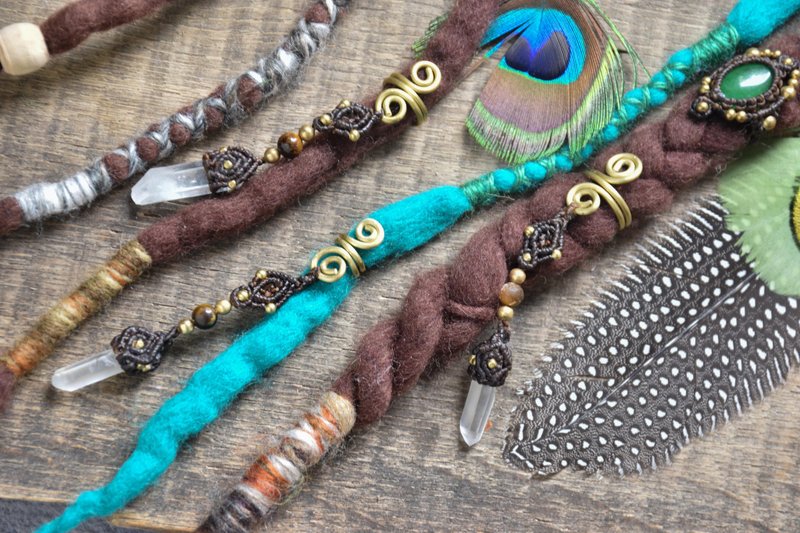 Macrame dreadlock jewelry with clear quartz point, dread beads - 髮夾/髮圈 - 寶石 咖啡色