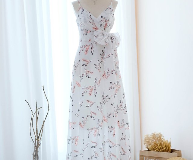 桜柄の白いロングドレスブライドメイドドレス - ショップ KEERATIKA ...