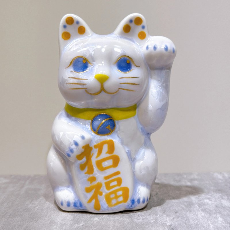 Japanese Kiyomizu-yaki Lucky Cat | Flower Crystal, Wisteria, Bringing Fortune - Items for Display - Porcelain Blue