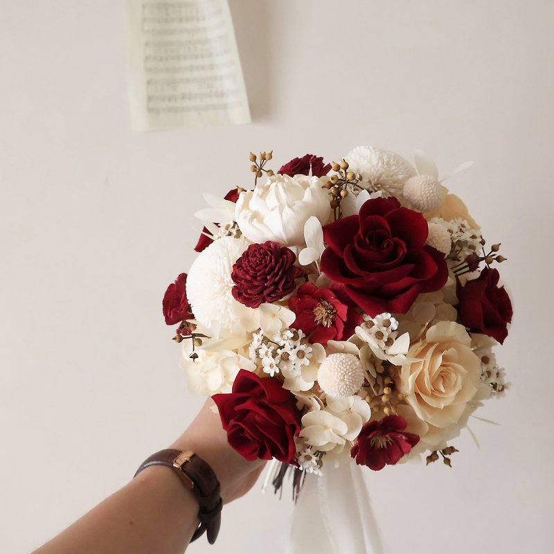 Classical red and yellow eternal flower bouquet, photo bouquet, bridal bouquet, registration bouquet - ช่อดอกไม้แห้ง - พืช/ดอกไม้ หลากหลายสี