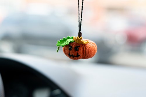 WorldCrochetedToys Pumpkin car accessory, rear view mirror charm, Halloween decor, 平安車掛, 针织玩具 汽車用品