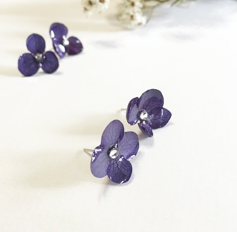 Three-dimensional real flower hydrangea sterling silver earrings - ต่างหู - พืช/ดอกไม้ สีน้ำเงิน