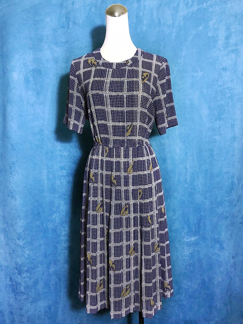 Leaf checkered short-sleeved vintage dress / bring back VINTAGE - ชุดเดรส - เส้นใยสังเคราะห์ สีกากี
