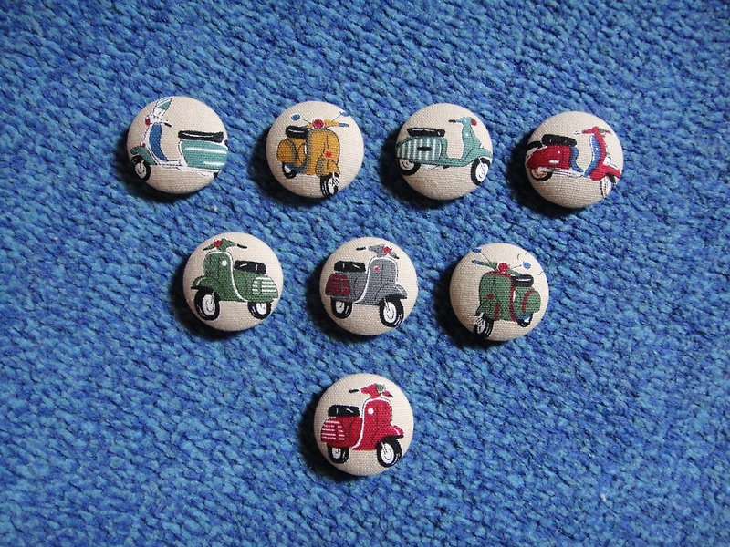 Vespa button badge C54DVX59 - เข็มกลัด/พิน - ผ้าฝ้าย/ผ้าลินิน สีกากี
