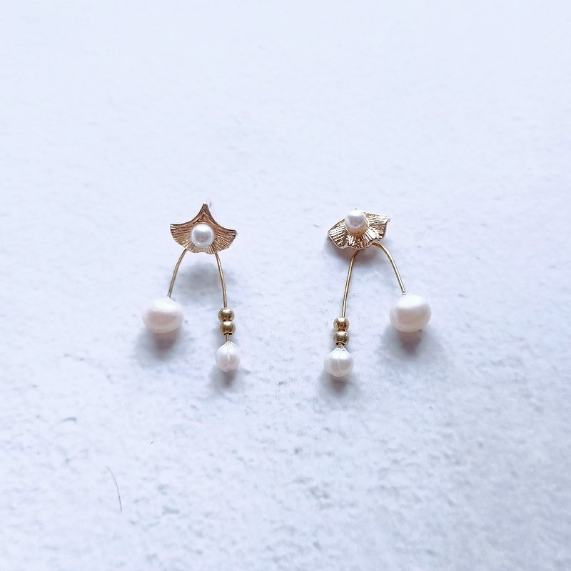 Ginkgo morning / earrings / Clip-On/ Bronze/ Pearl / Stainless Steel Ear - Earrings & Clip-ons - Pearl White