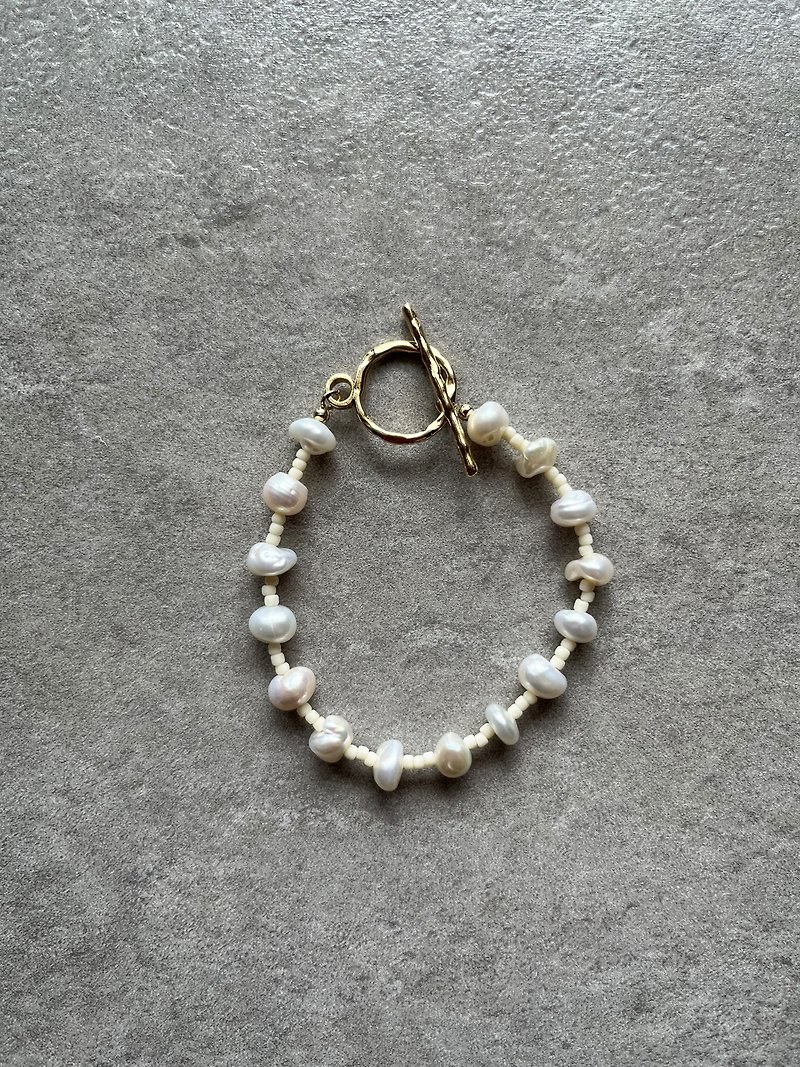 Pearl Bracelet [Manmaru Pearl] Bead Bracelet Mantel - Bracelets - Other Materials White