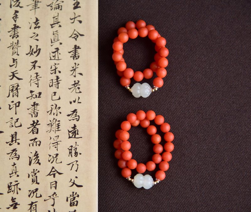 【素蓮】天然保山南紅瑪瑙圓珠和田玉白玉並蒂蓮手串手鏈 - 手鍊/手環 - 木頭 紅色