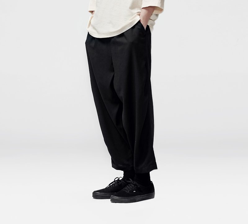 TRAN - living side pleated trousers - Men's Pants - Cotton & Hemp Black
