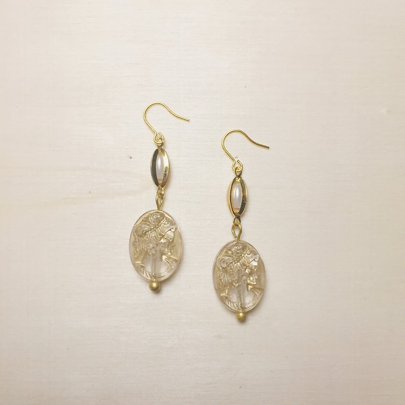 Vintage transparent portrait carved pearl earrings - Earrings & Clip-ons - Resin Transparent