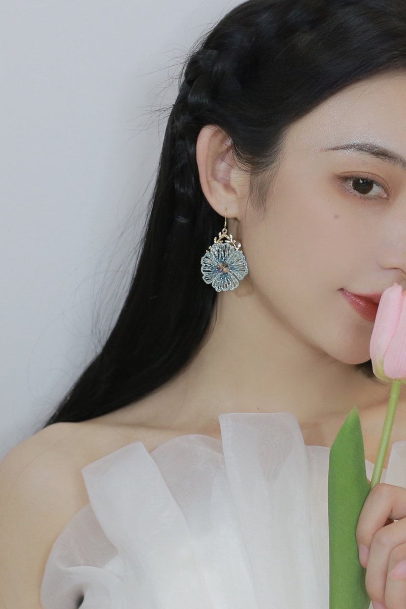 【換季特賣 6折優惠】元森手作 仙氣花瓣 定位刺繡耳環 - 耳環/耳夾/耳骨夾 - 繡線 粉紅色