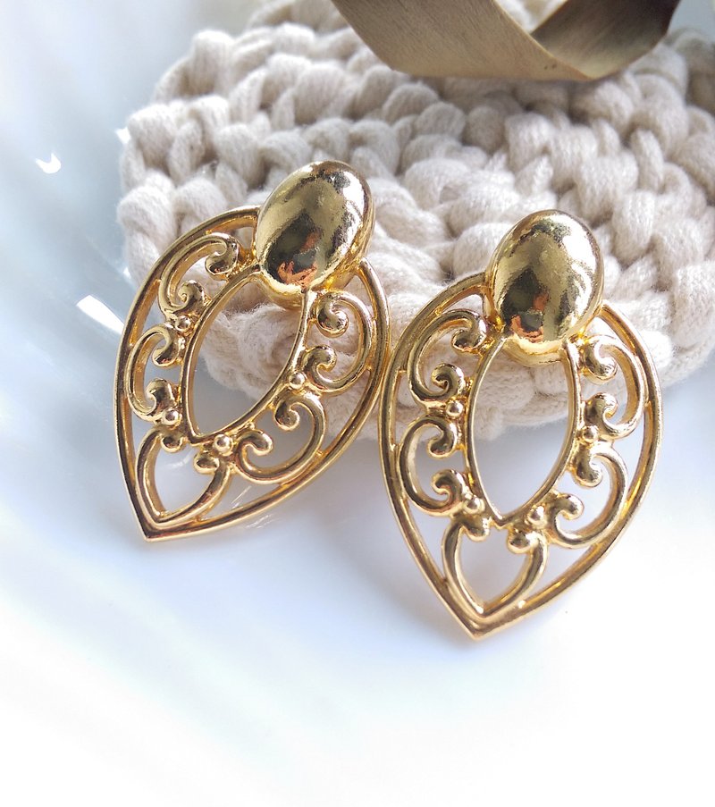 Vintage Jewelry 西洋古董飾品 AVON 金色調 簍空 優美 針式耳環 - 耳環/耳夾/耳骨夾 - 其他金屬 紫色