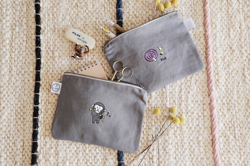 Taiwan macaque embroidered storage bag - Toiletry Bags & Pouches - Cotton & Hemp Gray