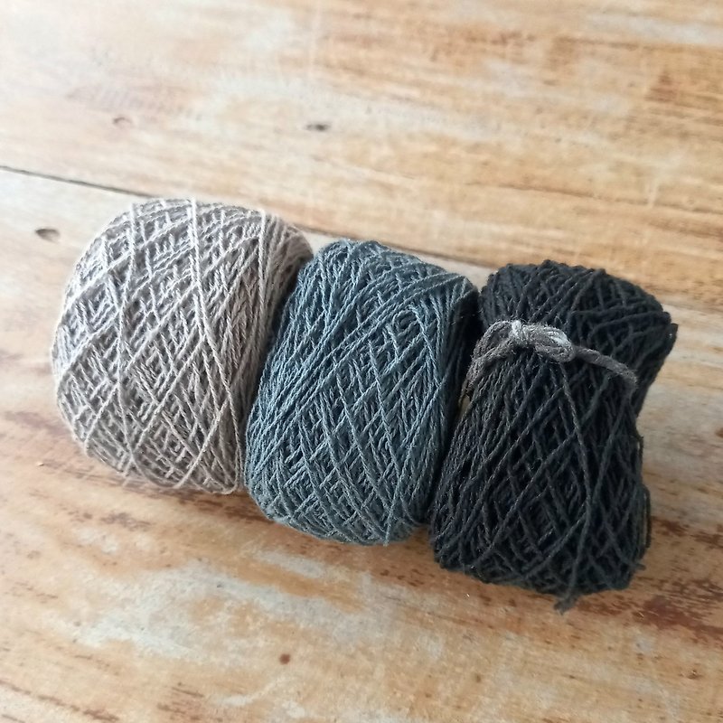 Gray A 80m x 3 colors / Thickness 0.7mm / Plant-dyed cotton thread / Embroidery thread, Sashiko thread, Cross stitch, Wrapping, Tassels - Knitting, Embroidery, Felted Wool & Sewing - Cotton & Hemp Gray