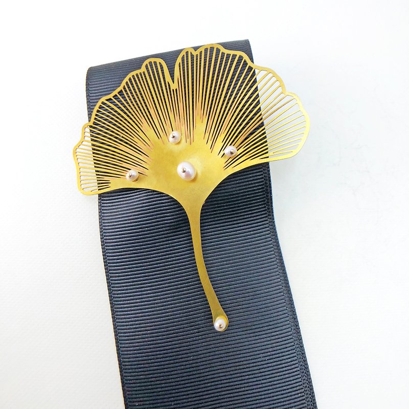Elegant Ginkgo Pearl Brooch  【Japanese Style Brooch】【New Year Gift】New Year Pin - Brooches - Pearl Gold