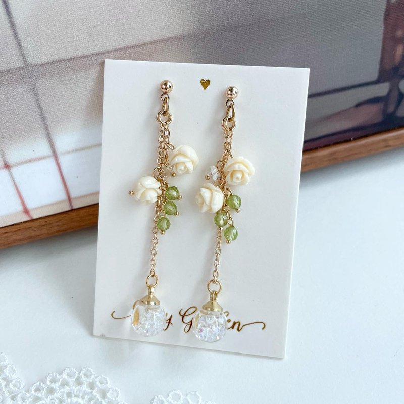 Rosy Garden Simple style Sakura with water inside glass ball earrings - ต่างหู - แก้ว สึชมพู