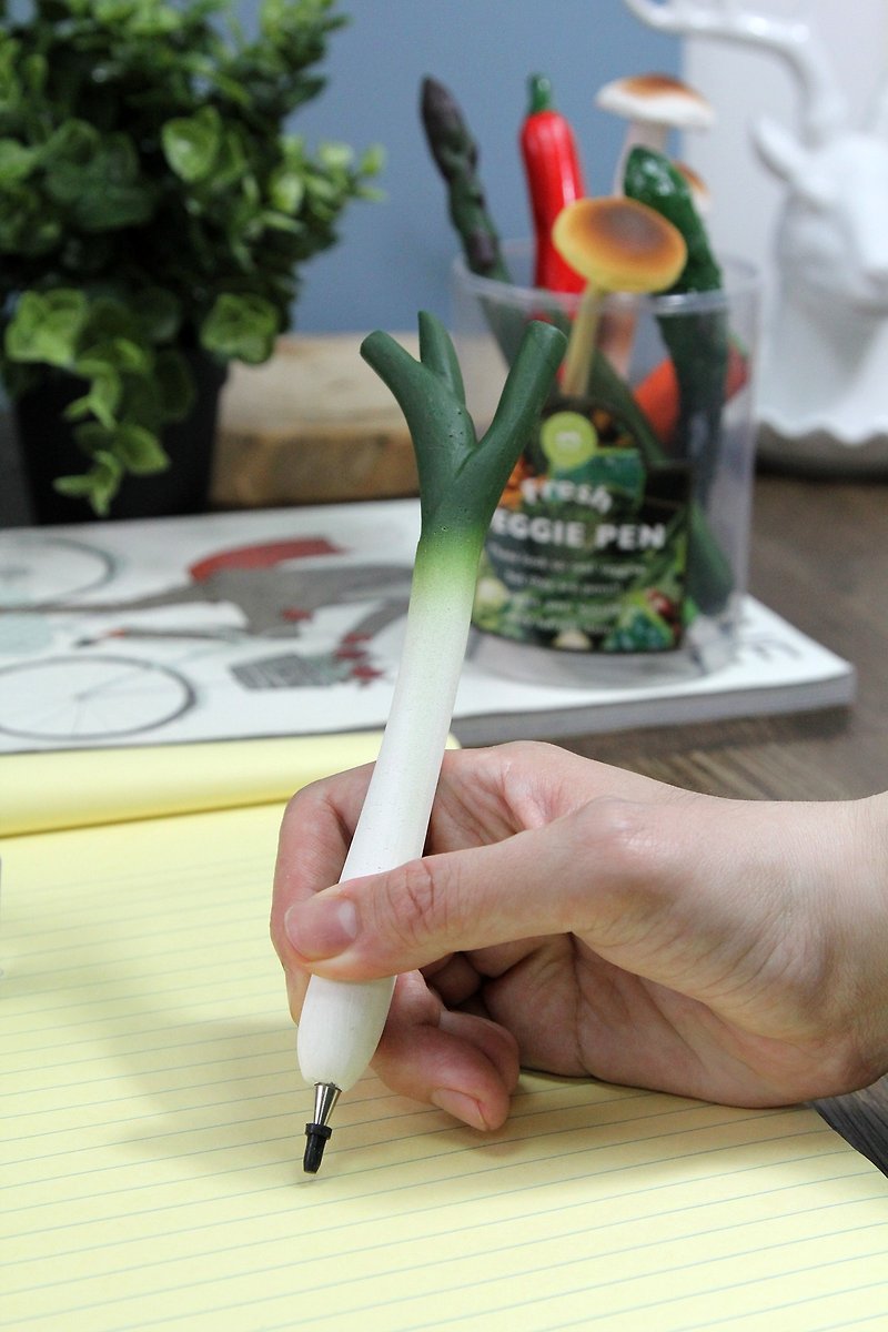 SUSS-Japan Magnets Super Fun Stationery Realistic Vegetable Shaped Black Ball Pen (White Scallion)-Spot - ปากกา - พลาสติก ขาว