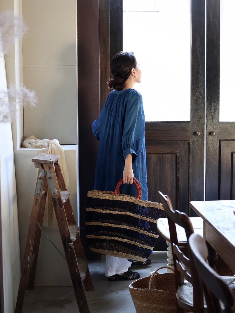 Twilight Shadow - Sky Blue Indigo Dyed Long-Sleeved Dress - ชุดเดรส - ผ้าฝ้าย/ผ้าลินิน สีน้ำเงิน