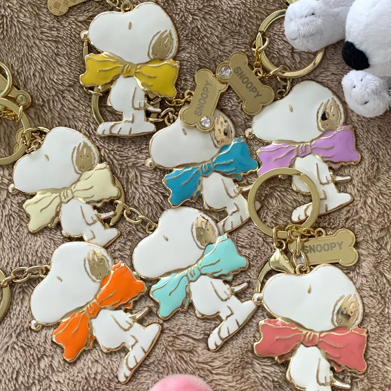 Light Blue Snoopy Keychain Pendant Baby Blue Bow Snoopy Dog - ที่ห้อยกุญแจ - วัตถุเคลือบ สีน้ำเงิน