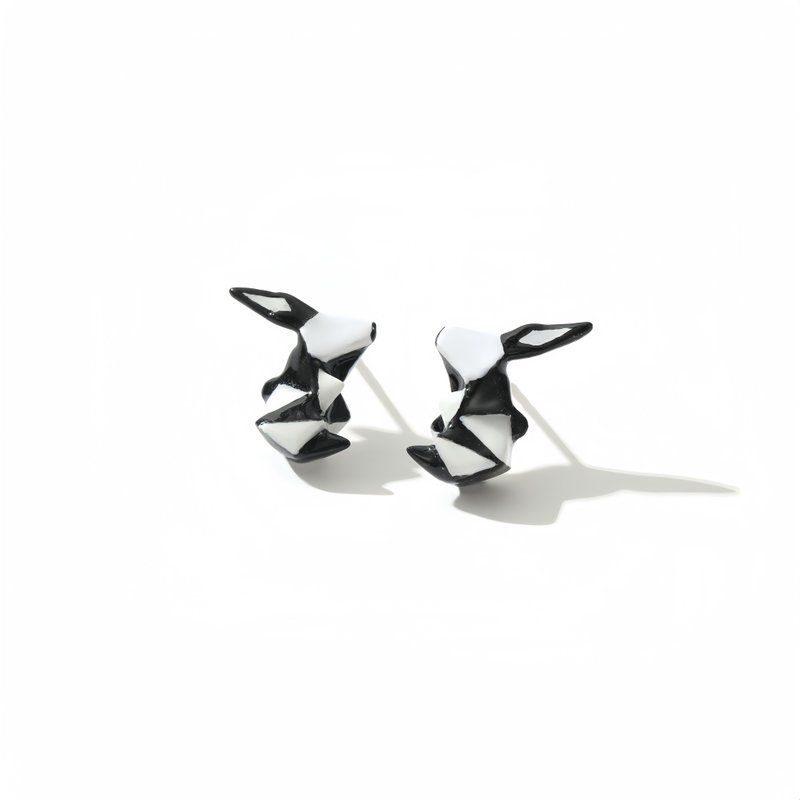 Praying three-dimensional geometric black and white rabbit painted enamel handmade earrings 925 sterling silver ear pins - ต่างหู - วัตถุเคลือบ 