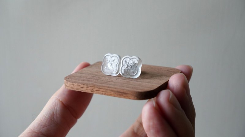 海棠花耳針 | 半透明款-小時候的美好MIT - 耳環/耳夾 - 其他材質 多色