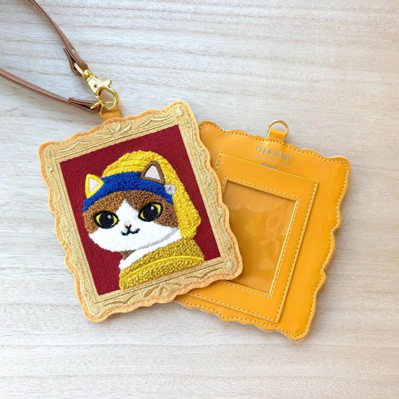 Meow Cat with a Pearl Earring Pin card case - ที่เก็บนามบัตร - วัสดุอื่นๆ สีกากี