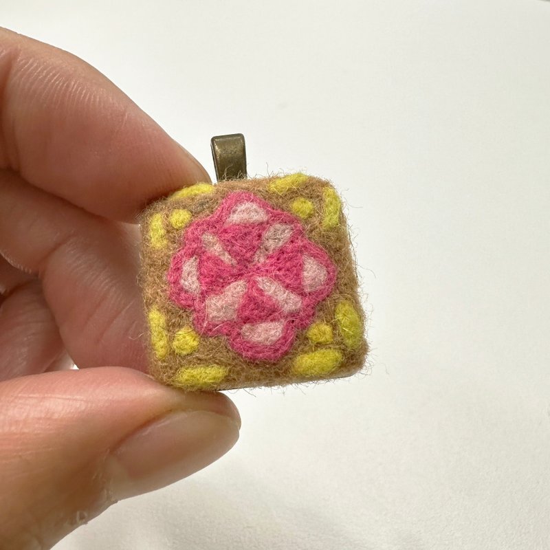 Wool necklace pendant - Necklaces - Wool Multicolor