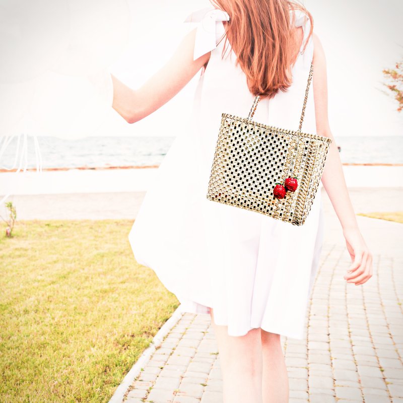 Tote bag|Handmade woven bag-bright style exudes elegance, elegance and dazzling - กระเป๋าถือ - วัสดุอื่นๆ สีทอง