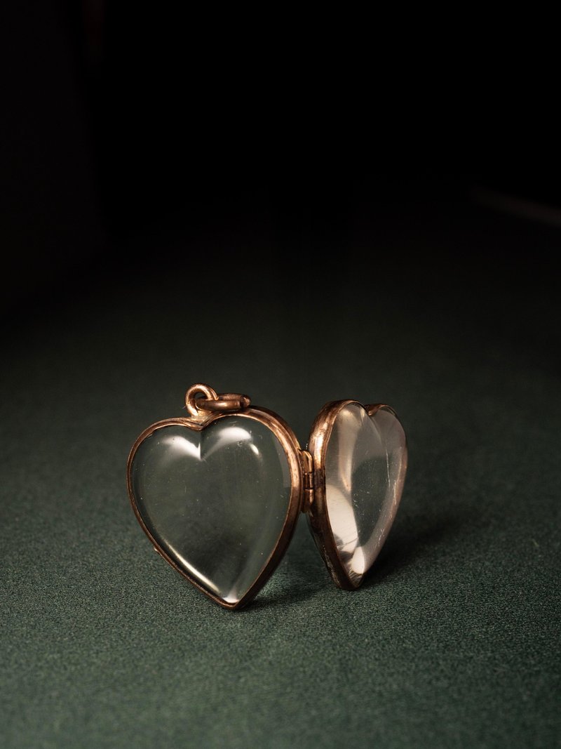 20世紀上半葉 法國 玻璃愛心包金相片墜 - 項鍊 - 其他金屬 透明